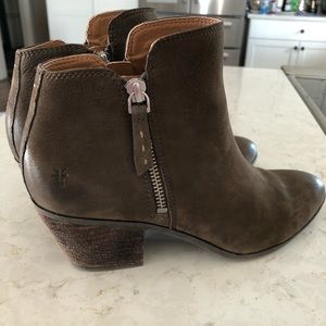 Frye Judy Zip Bootie - EUC - 8